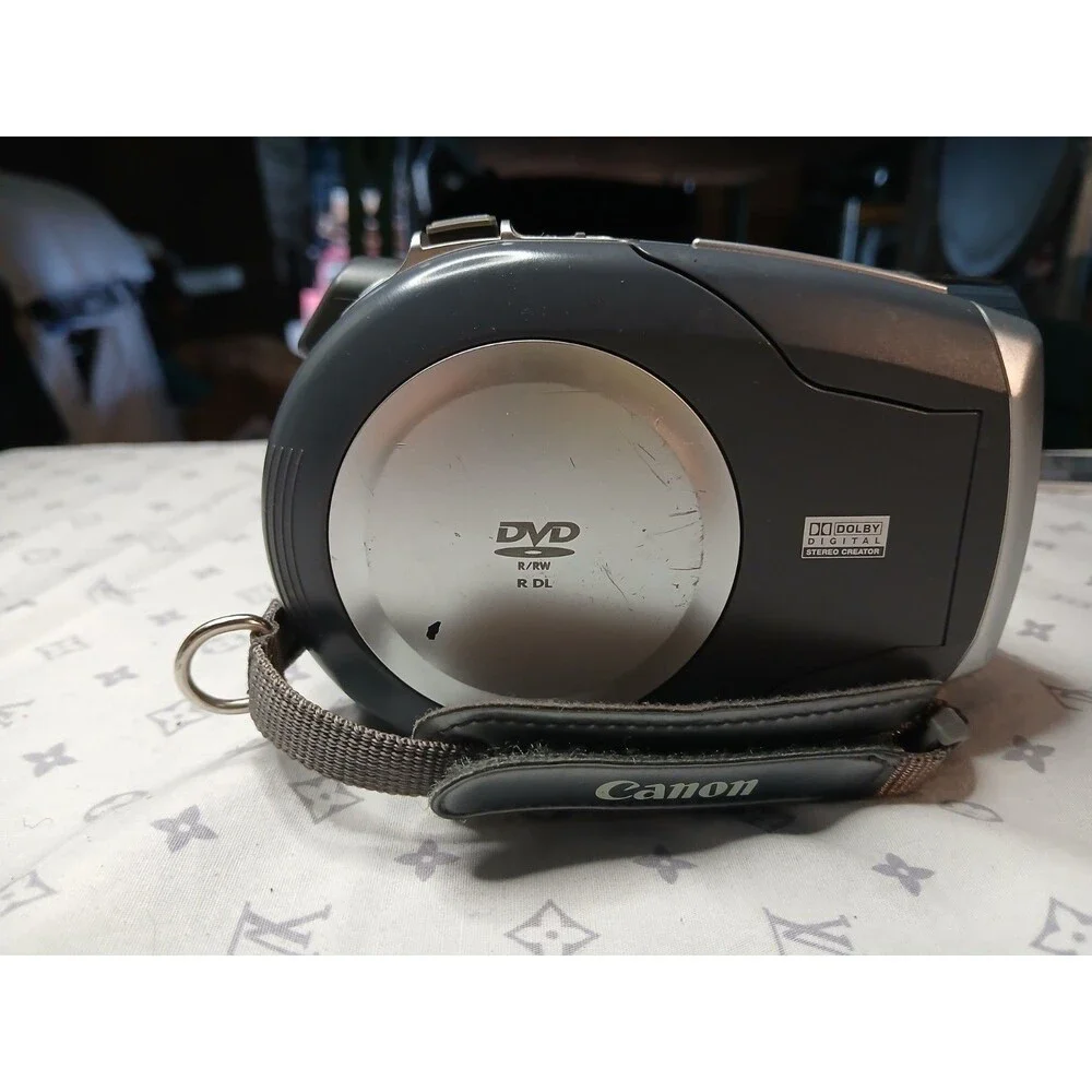Canon DC210 DVD Camcorder Battery & Charger Not Included